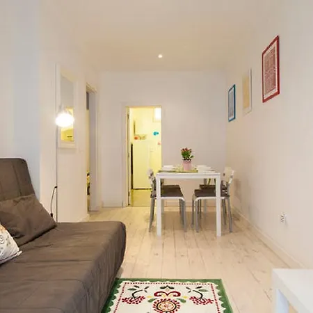 Sunny Flat In Center Of